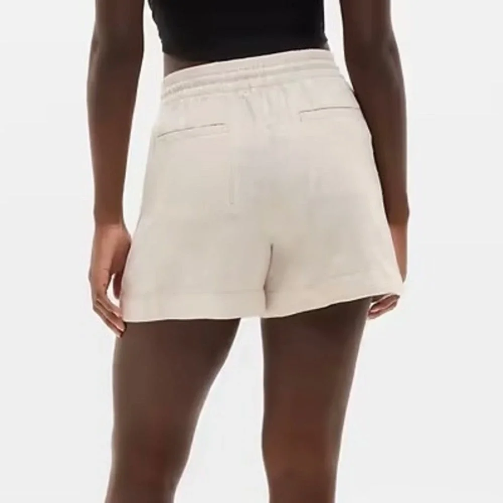 Athleta Women's Retreat Linen Mid Rise Short 4